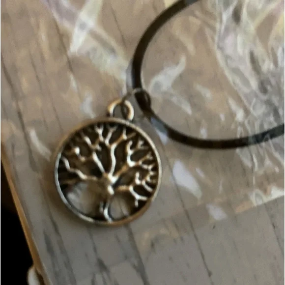 (Free with any purchase) NWT Tree of life necklace in original packaging - Picture 1 of 2